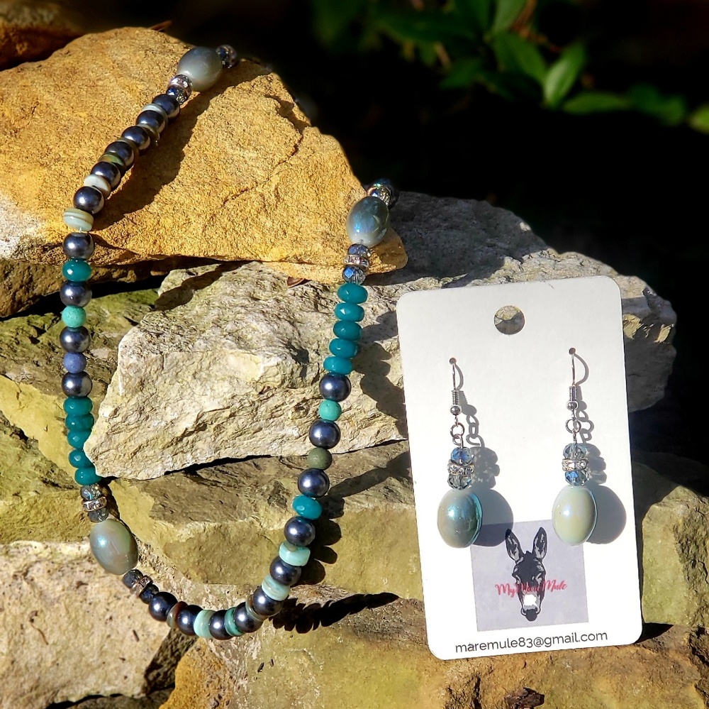 Necklace and earring set